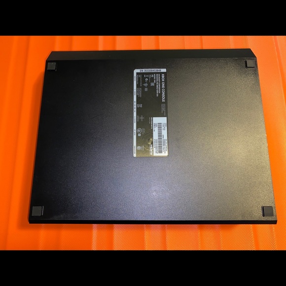 Xbox One (500GB) - Picture 3 of 10